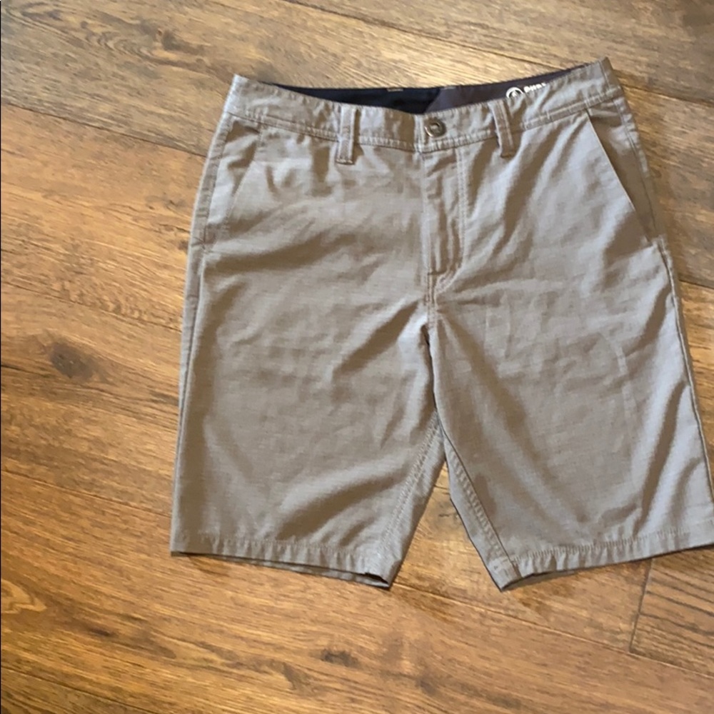 Volcolm size 30 surf and turf shorts